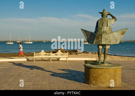 El Viejo y el mar (il vecchio e il mare) per artista Guillermo Gomez Macias al Malecon, La Paz, Baja California Sur, Messico Foto Stock