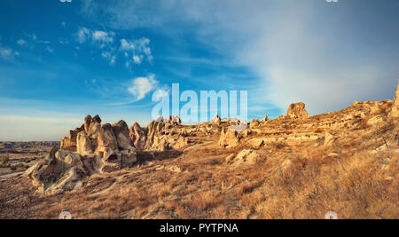 Le formazioni rocciose in spade Valley vicino alla città di Goreme in Cappadocia, Turchia Foto Stock