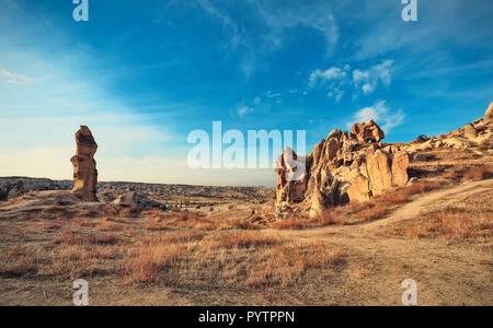 Le formazioni rocciose in spade Valley vicino alla città di Goreme in Cappadocia, Turchia Foto Stock