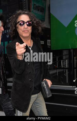 New York, NY, STATI UNITI D'AMERICA. 29 ott 2018. fuori e circa per celebrità Candids - MON, New York, NY Ottobre 29, 2018. Credito: Kristin Callahan/Everett raccolta/Alamy Live News Foto Stock