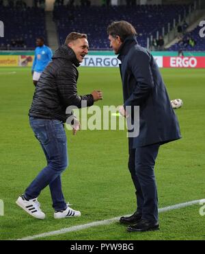 Hannover, Deutschland. 30 ott 2018. firo: 30.10.2018, calcio, 1.Bundesliga, stagione 2018/2019, DFB-Pokal, 2° round, Hannover 96 - VfL Wolfsburg coach Bruno LABBADIA, Wolfsburg destra con manager Horst HELDT, Hannover | Utilizzo di credito in tutto il mondo: dpa/Alamy Live News Foto Stock