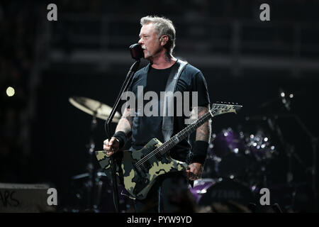 Albany, New York, Stati Uniti d'America. 29 ottobre, 2018. James Hetfield dei Metallica esegue in concerto a volte Unione centro su ottobre 29, 2018 in Albany, New York. Credito: Debby Wong/Alamy Live News Foto Stock