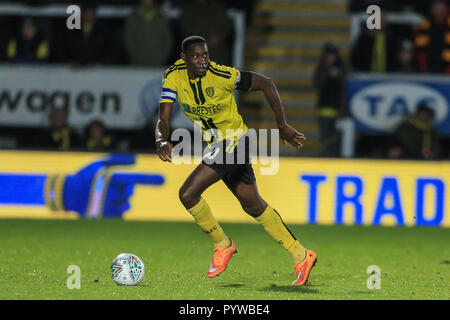 Burton upon Trent, Regno Unito. 30 ott 2018. EFL Carabao Cup, quarto round, Burton Albion V Nottingham Forest : Lucas Akins (10) di Burton Albion con la sfera Credito: Mark Cosgrove/News immagini English Football League immagini sono soggette a licenza DataCo Credito: News immagini /Alamy Live News Foto Stock