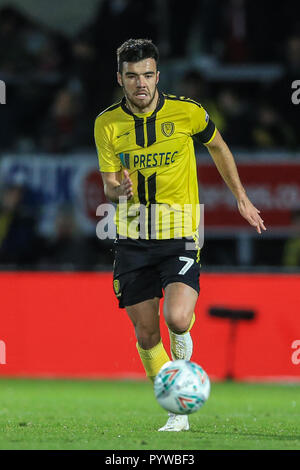 Burton upon Trent, Regno Unito. 30 ott 2018. EFL Carabao Cup, quarto round, Burton Albion V Nottingham Forest : Scott Fraser (07) di Burton Albion con la sfera Credito: Mark Cosgrove/News immagini English Football League immagini sono soggette a licenza DataCo Credito: News immagini /Alamy Live News Foto Stock