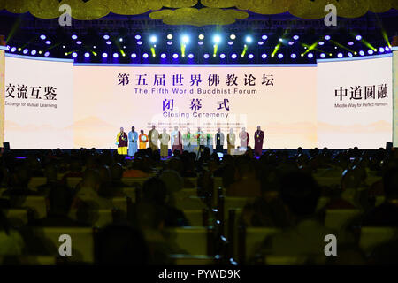 Putian, la Cina della provincia del Fujian. 30 ott 2018. Il quinto mondiale buddista Forum chiude in Putian, a sud-est della Cina di provincia del Fujian, Ottobre 30, 2018. Credito: Wei Peiquan/Xinhua/Alamy Live News Foto Stock