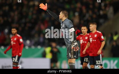 La Furth, Deutschland. 31 ott 2018. firo: 30.10.2018 Calcio, stagione 2018/2019, DFB-Pokal, Coppa, SV Rodinghausen - FC Bayern Monaco, Monaco di Baviera 1: 2 gesture, Manuel Neuer | Utilizzo di credito in tutto il mondo: dpa/Alamy Live News Foto Stock