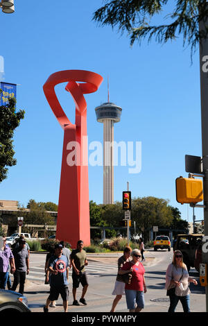 La Antorcha de la Amistad ("la torcia di amicizia') scultura astratta da scultore messicano Sebastián, nel centro cittadino di San Antonio, Texas, Stati Uniti d'America. Foto Stock