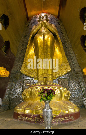 Gigantesca statua di Buddha nel tempio Dhammayangyi, Bagan, Myanmar Foto Stock