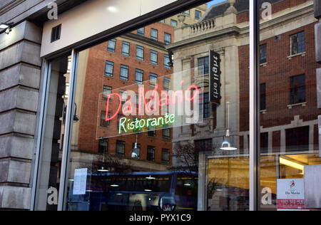 Da Mario, ristorante italiano sul Headrow, Leeds, West Yorkshire Foto Stock