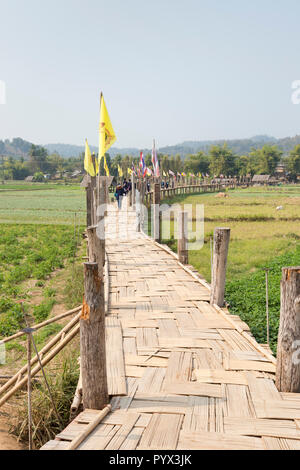 Su Tong Pae ponte di bambù a Mae Hong Son, Thailandia Foto Stock