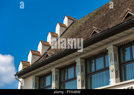 Dettaglio del tetto di una casa tradizionale da Rapperswil, Svizzera Foto Stock