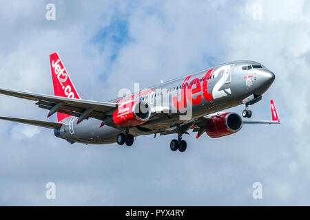 Aereo Boeing 737 aereo Jet2 atterraggio all'aeroporto di Palma de Mallorca. Spagna Foto Stock