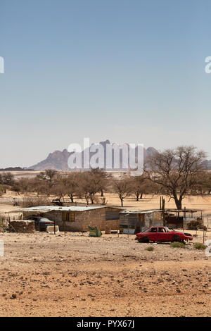 Namibia la povertà - poveri case di villaggio in Spitzkoppe, Namibia Africa Foto Stock