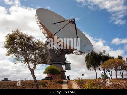 Parabola satellitare all'OTC di stazioni terrestri per collegamenti via satellite Carnarvon. Western Australia, 2012. Foto Stock