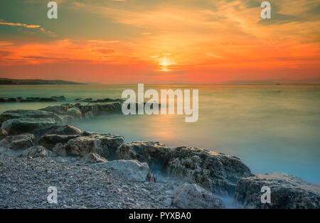 Tramonto mozzafiato sull'isola di Brac, Croazia, Europa. Foto Stock