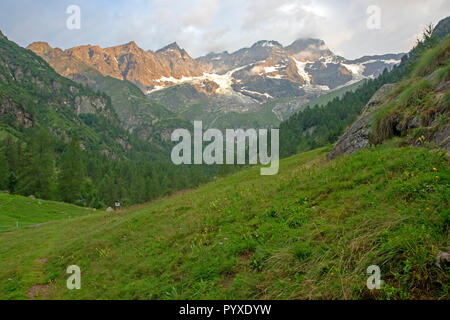 Alba sul Monte Rosa dal Rifugio Pastore Foto Stock