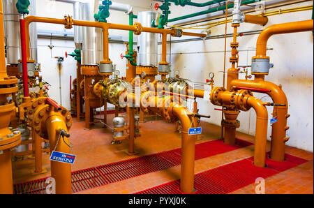 Le valvole principali di un gas naturale la stazione di distribuzione nel nord Italia Foto Stock