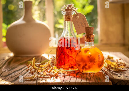 Gustose mele cotogne tintura a base di miele e linden Foto Stock