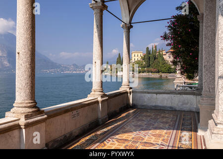 I giardini e gli edifici di Villa Monastero a Varenna sul lago di Como, Italia Foto Stock