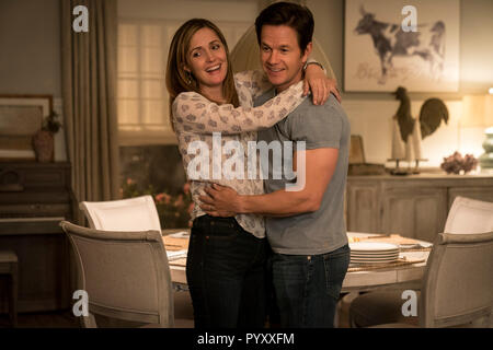 Data di rilascio: novembre 16, 2018 Titolo: Instant famiglia STUDIO: Paramount Pictures Regista: Sean Anders Trama: un giovane si trovano in sopra le loro teste quando essi adottano tre bambini. STARRING: ROSE BYRNE come Ellie, MARK WAHLBERG come Pete. (Credito Immagine: © Paramount Pictures/Entertainment Immagini) Foto Stock