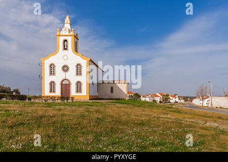 La chiesa parrocchiale di Flor da Rosa dove il cavaliere Alvaro Goncalves Pereira è stato temporaneamente sepolto. Crato, Alto Alentejo, Portogallo Foto Stock