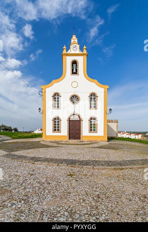 La chiesa parrocchiale di Flor da Rosa dove il cavaliere Alvaro Goncalves Pereira è stato temporaneamente sepolto. Crato, Alto Alentejo, Portogallo Foto Stock