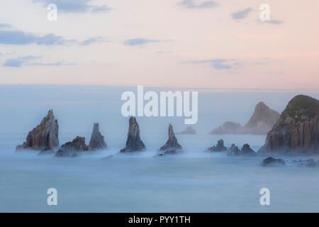 Playa de La Gueirua, Santa Marina, Asturias, Spagna, Europa Foto Stock