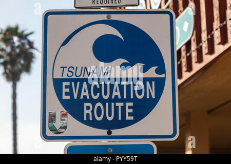 Tsunami segno di evacuazione, in Shelter Island, San Diego, California, Stati Uniti d'America Foto Stock