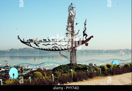 Sculture in ferro battuto, Union Carbide perdita di gas tragedia, Bhopal, Madhya Pradesh, India, Asia Foto Stock