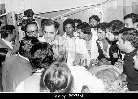 Ex primo ministro indiano Rajiv Gandhi in ospedale, Bhopal, Madhya Pradesh, India, Asia Foto Stock