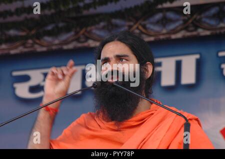 Baba ramdev nello yoga camp, Complesso Bandra Kurla, Mumbai, Maharashtra, India, Asia Foto Stock