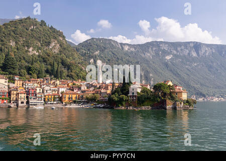 Il comune di Varenna sul lago di Como in Italia settentrionale Foto Stock