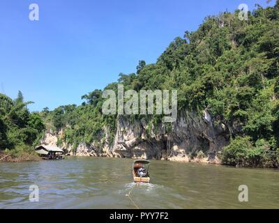 Zattera e tour in barca a cascata Sai Yok Kanchanaburi Thailandia Foto Stock