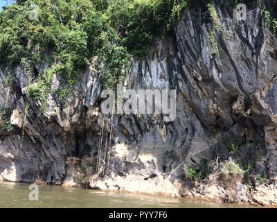 Zattera e tour in barca a cascata Sai Yok Kanchanaburi Thailandia Foto Stock