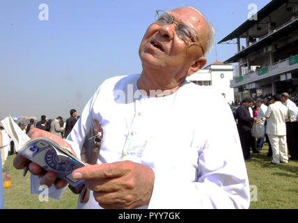 Punter a Mahalaxmi Race Course, Mumbai, India, Asia Foto Stock