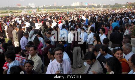 Persone a McDowell Derby indiano , Mahalaxmi Race Course, Mumbai, Maharashtra, India, Asia Foto Stock