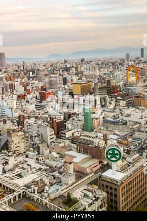 Osaka, Giappone - 2010: Ariel vista di Osaka durante il giorno Foto Stock