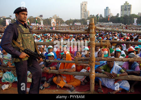 Sicurezza per Sonia Gandhi Presidente del Congresso a Shivaji Park, Mumbai, Maharashtra, India, Asia Foto Stock