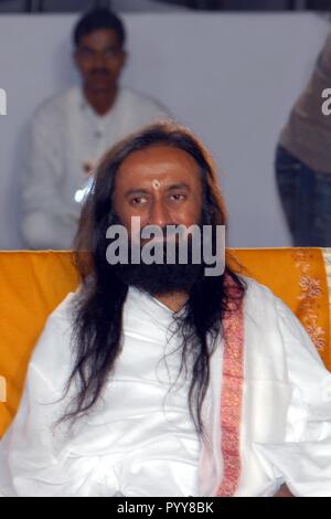 Gurudev Sri Sri Ravi Shankar a yoga camp, Mumbai, Maharashtra, India, Asia Foto Stock