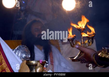 Gurudev Sri Sri Ravi Shankar a yoga camp, Mumbai, Maharashtra, India, Asia Foto Stock