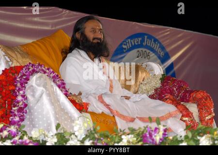 Gurudev Sri Sri Ravi Shankar a yoga camp, Mumbai, Maharashtra, India, Asia Foto Stock