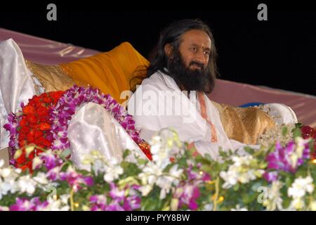 Gurudev Sri Sri Ravi Shankar a yoga camp, Mumbai, Maharashtra, India, Asia Foto Stock