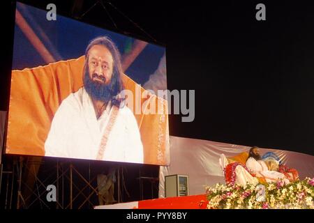 Gurudev Sri Sri Ravi Shankar a yoga camp, Mumbai, Maharashtra, India, Asia Foto Stock