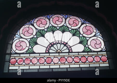 Il vetro colorato a Lalgarh Palace, Bikaner, Rajasthan, India, Asia Foto Stock