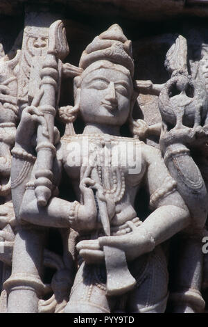 Figura scolpita di sole Surya tempio Ranakpur, Rajasthan, India, Asia Foto Stock