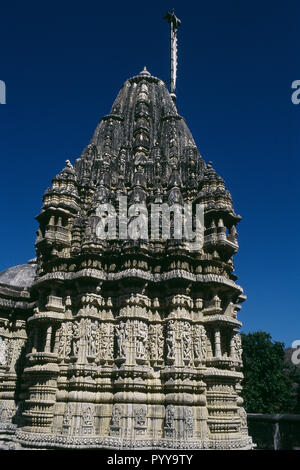 Riccamente intagliati sole Surya tempio Ranakpur, Rajasthan, India, Asia Foto Stock