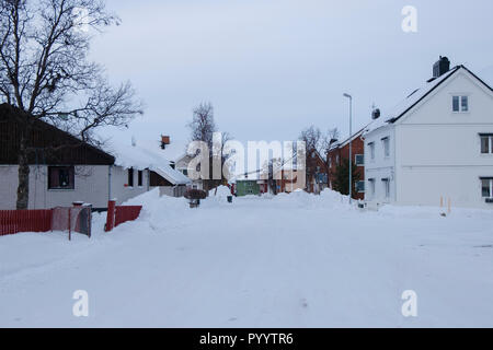 Neve profonda copre Kiruna, Svezia in inverno. Foto Stock