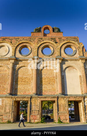 Portico, hitchhiker stazione ferroviaria, attraversare la montagna, Berlino, Germania, Portikus, Anhalter Bahnhof, Kreuzberg, Deutschland Foto Stock