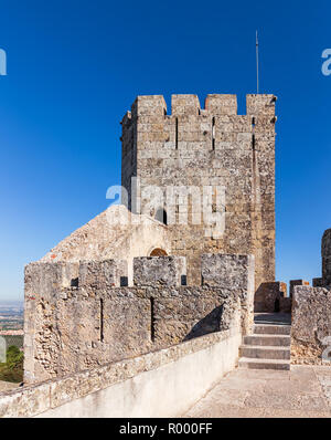 Palmela, Portogallo. Mantenere la torre o torre di avvistamento medievale della condotta adduttrice di Castelo de Palmela Castle Foto Stock