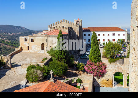 Palmela, Portogallo. Castelo de Palmela Castello con Hotel Storico di Pousadas de Portugal, Igreja de Santiago Chiesa e Casa Ca Foto Stock